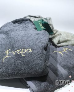 Δώρο γάμου μπουρνούζι γκρι με χρυσό κέντημα